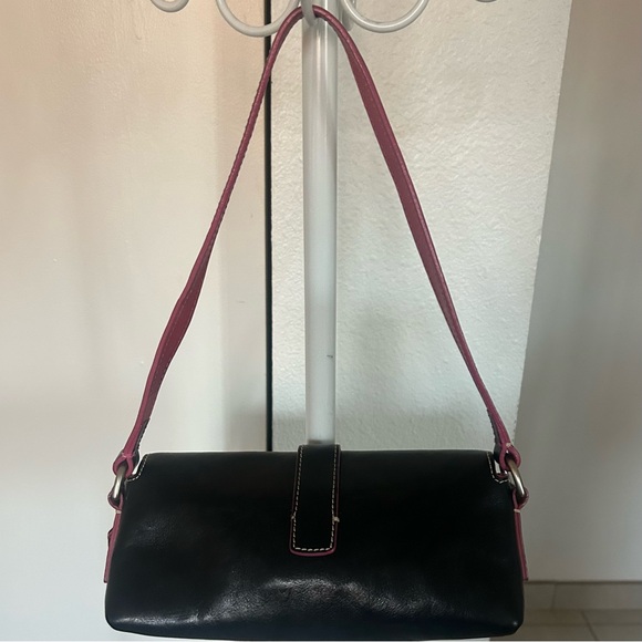 Dooney & Bourke Black shoulder Bag with Rainbow Heart Buckle - Picture 2 of 10